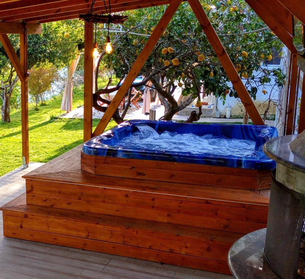 The Elysian At Nicopolis Jacuzzi Apartamento Nikopolis Exterior foto