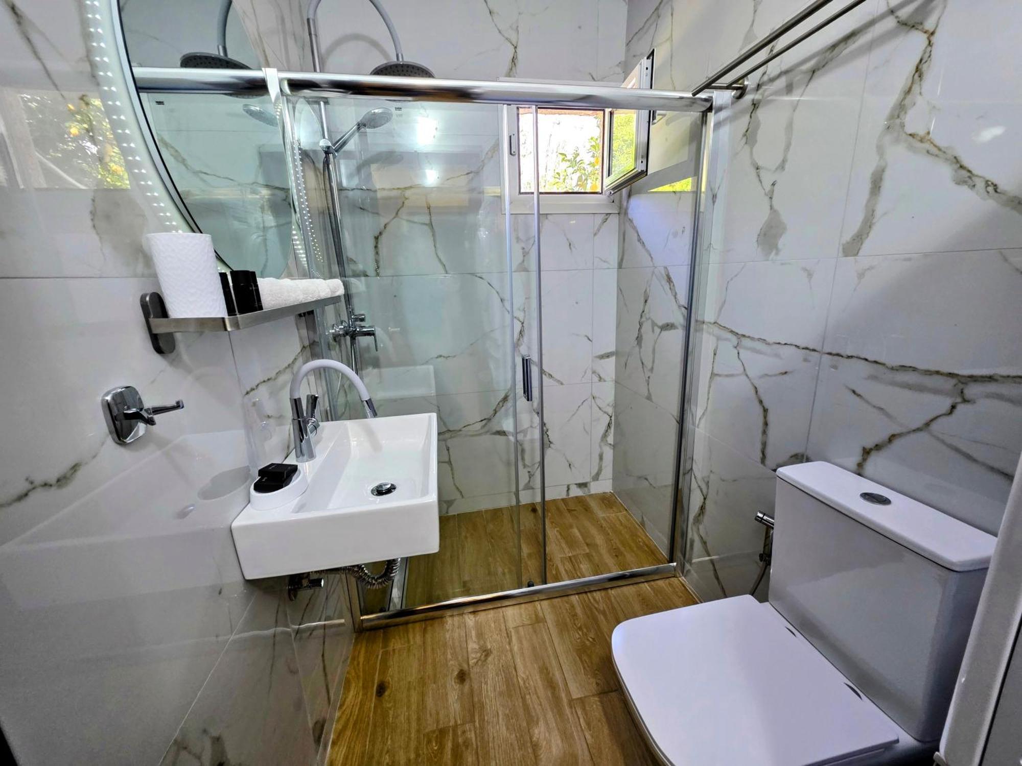 The Elysian At Nicopolis Jacuzzi Apartamento Nikopolis Exterior foto